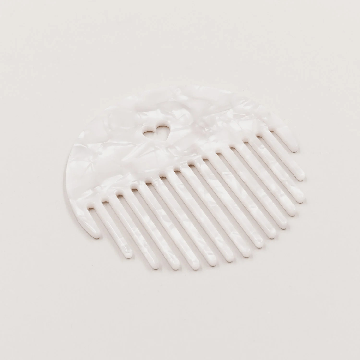 Kamm Herz Pearl von Eulenschnitt – marmorierter Look, stilvolles Accessoire