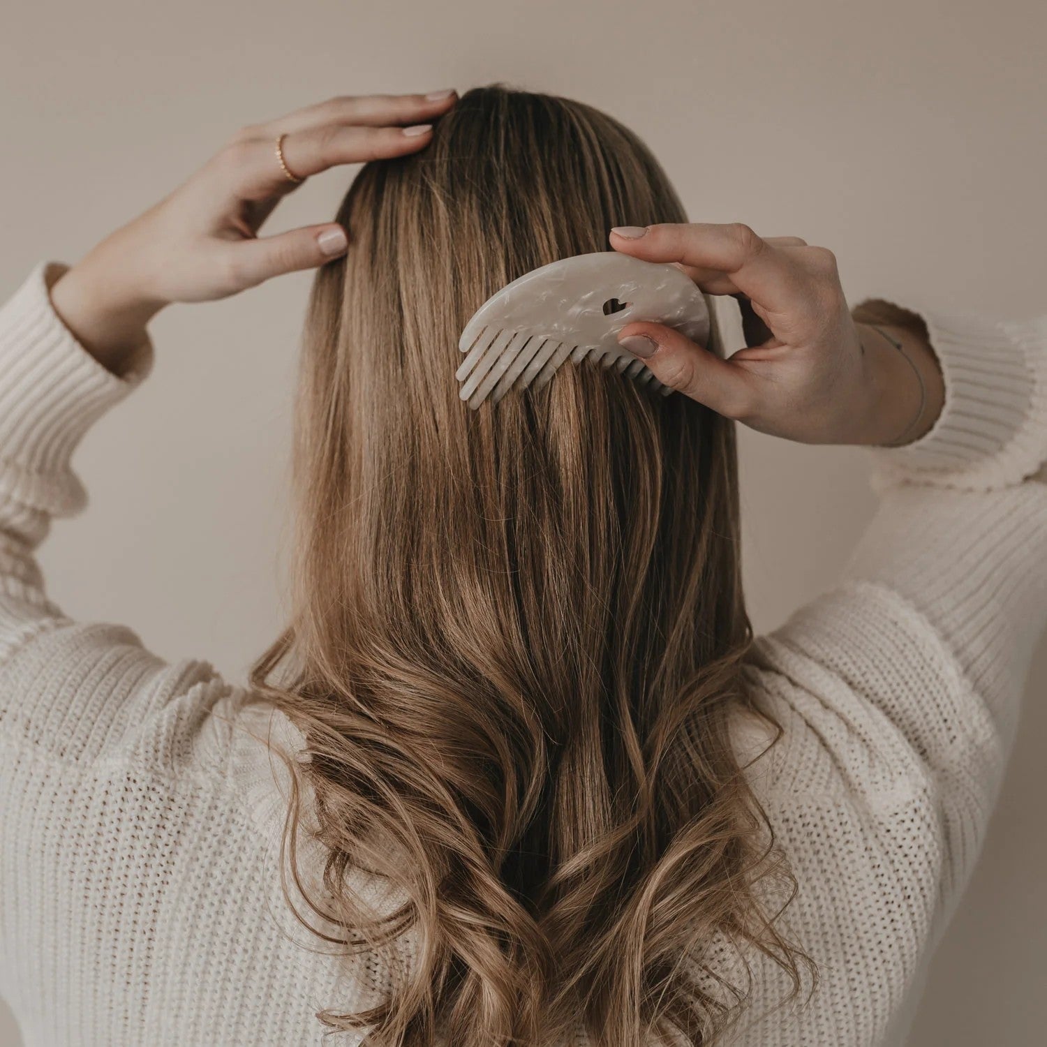 Weißer Kamm mit Herz-Design von Eulenschnitt – ideal für glattes, lockiges oder welliges Haar