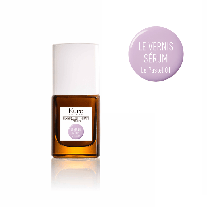 Le Vernis Serum Le Pastel 01 
Nagellackflasche steht vor weißem Hintergrund.