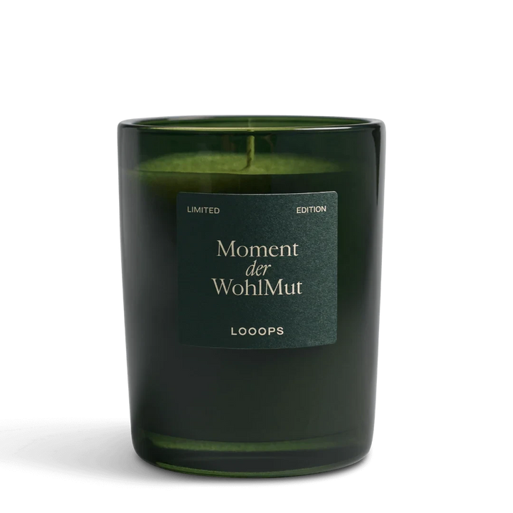 Looops Wohlmut Große Duftkerze (limitierte Edition) im tannengrünen Glas.