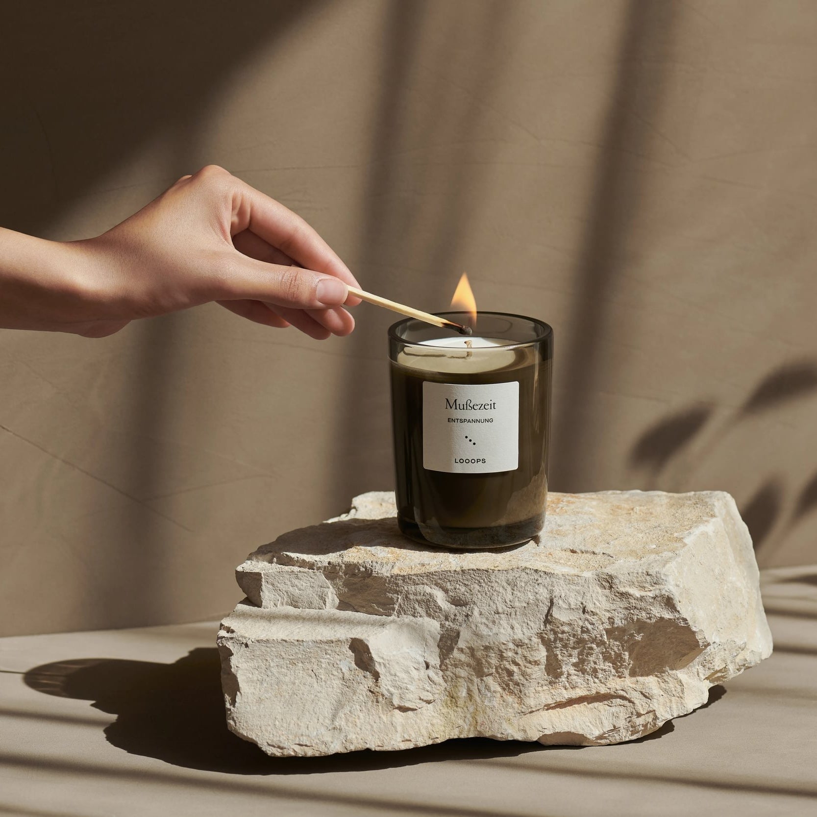 LOOOPS Candle "Leisure Time" - Soy wax candle with gentle essential oils