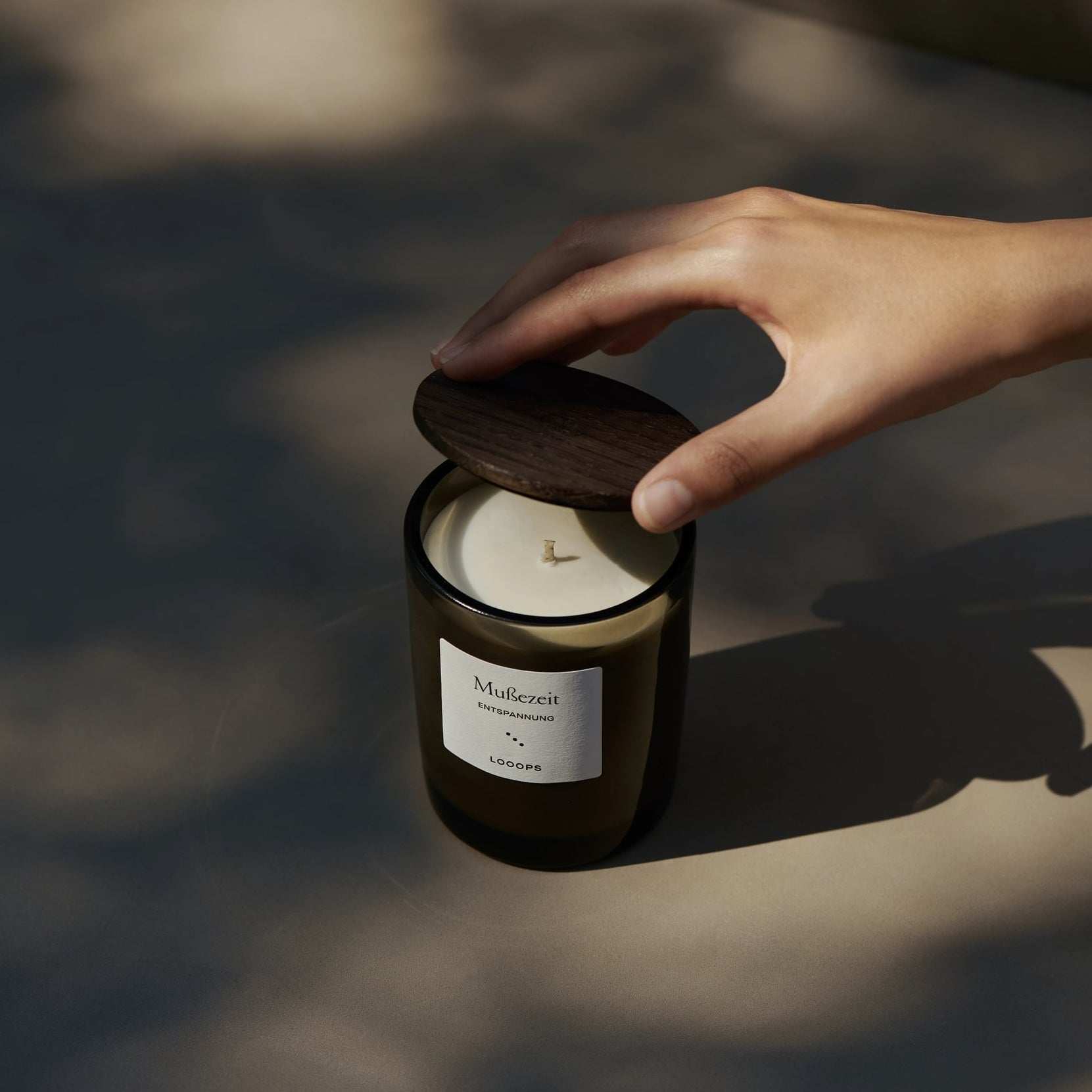 LOOOPS Kerze "MUßEZEIT" - Sojawachskerze mit sanften ätherischen Ölen