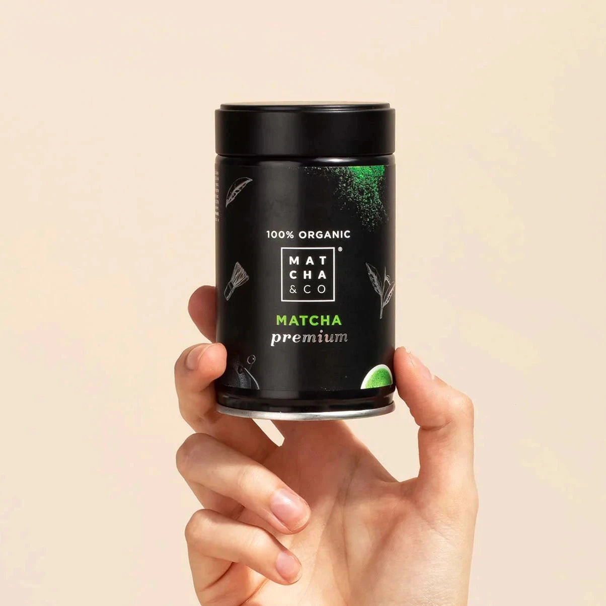 MATCHA & CO Premium Ceremonial Grade Matcha – hochwertiges Matcha-Pulver in schwarzer Dose