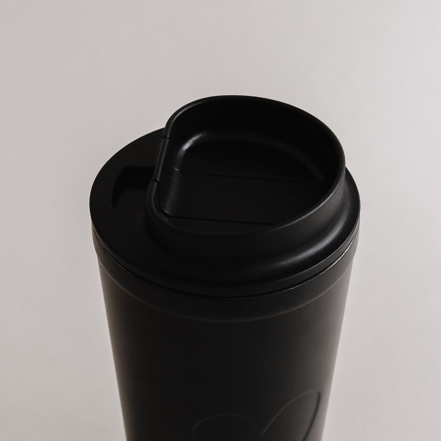 To go Becher mit Herz in schwarz