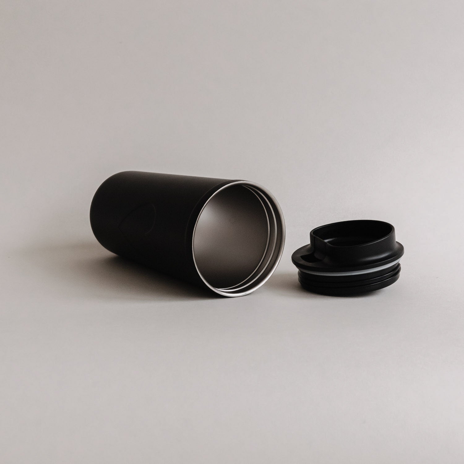 To go Becher mit Herz in schwarz