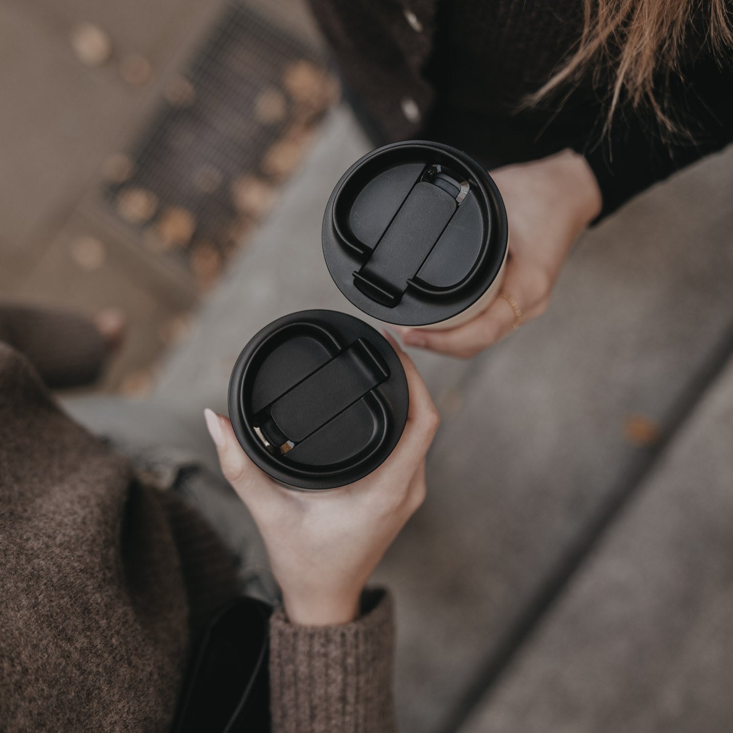 To go Becher mit Herz in schwarz