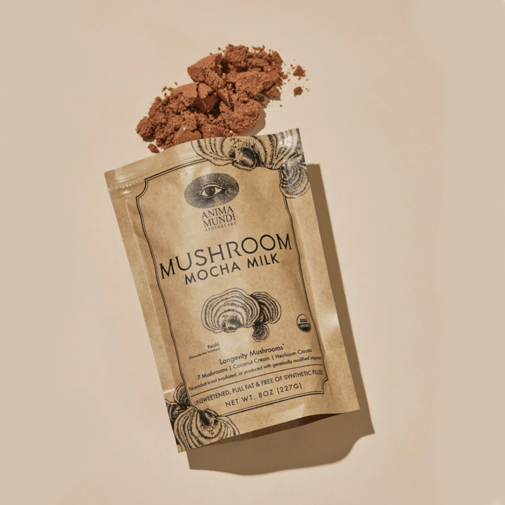 Anima Mundi Mushroom Moha Milk Tüte liegt offen auf hellem Untergrund, Pulver fällt heraus.
