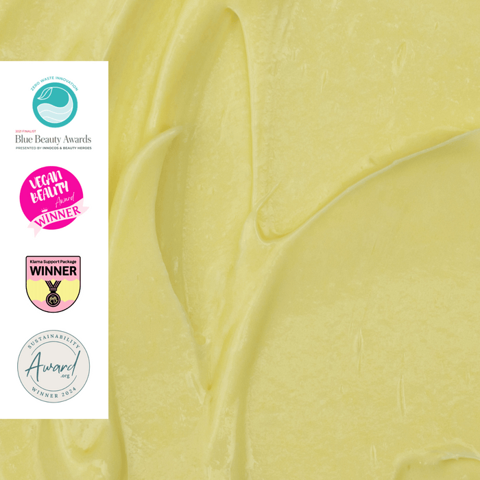 Nahaufnahme der cremigen Textur der UpCircle Night Cream – samtig und reichhaltig für nächtliche Regeneration