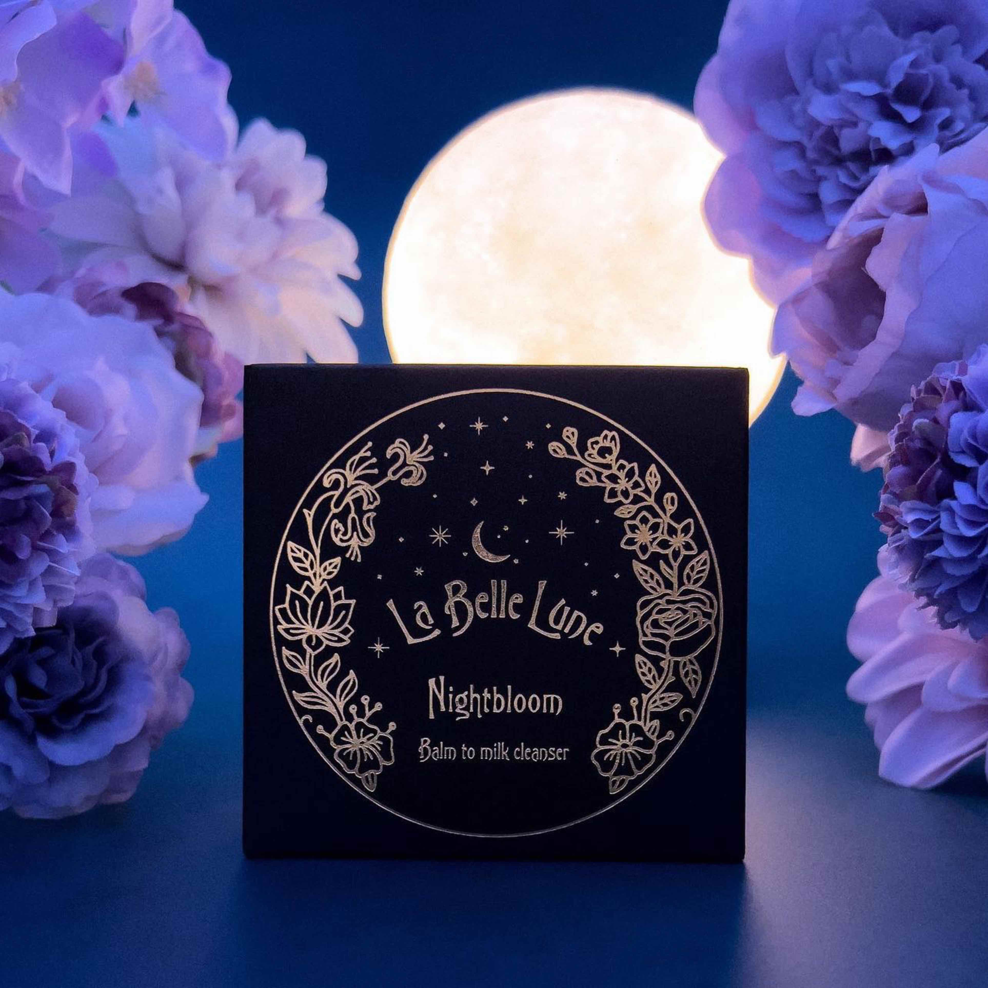 Nightbloom Balm-to-Milk Cleanser von La Belle Lune – Produktfoto vor dunklem Hintergrund