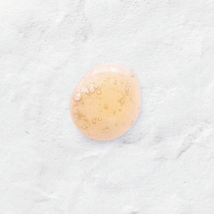 sanfte Reinigungstextur des veganen Cleansers von normal mencare