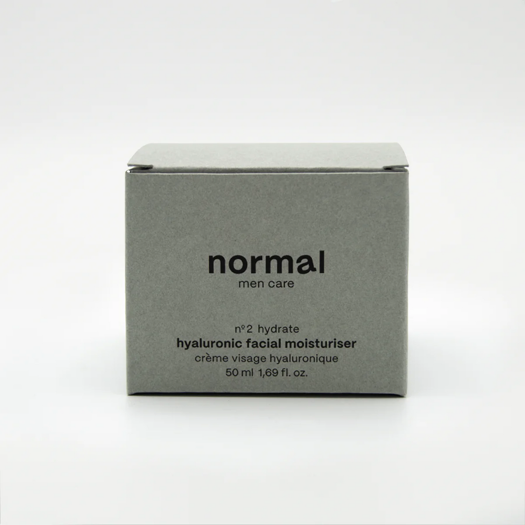 Nachhaltige Verpackung des normal mencare nº2 Hyaluronic Moisturisers aus recycelten Materialien. North Glow