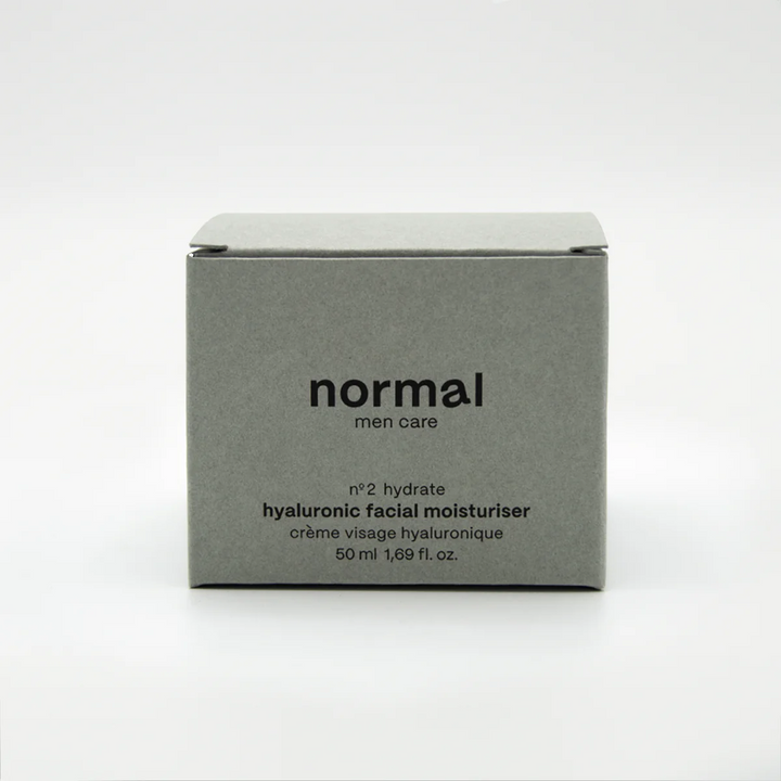 Nachhaltige Verpackung des normal mencare nº2 Hyaluronic Moisturisers aus recycelten Materialien.