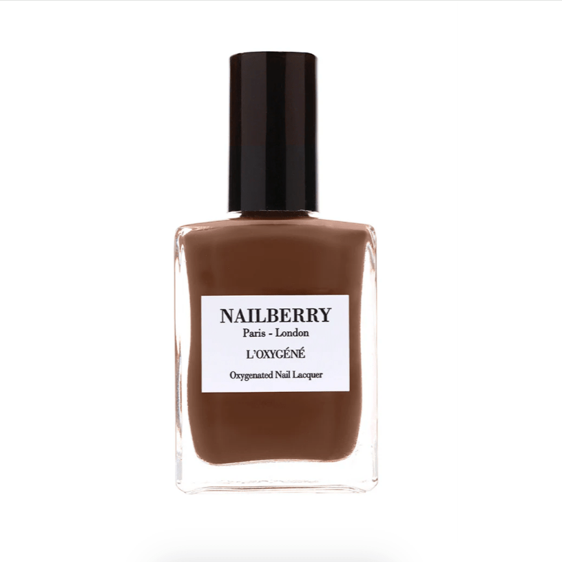 Nagellack Nuts About You von Nailberry vor weißem HIntergrund.