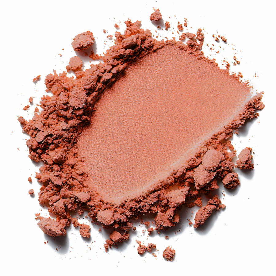 Powder Blush CATHERINE Puder auf weißem Untergrund.