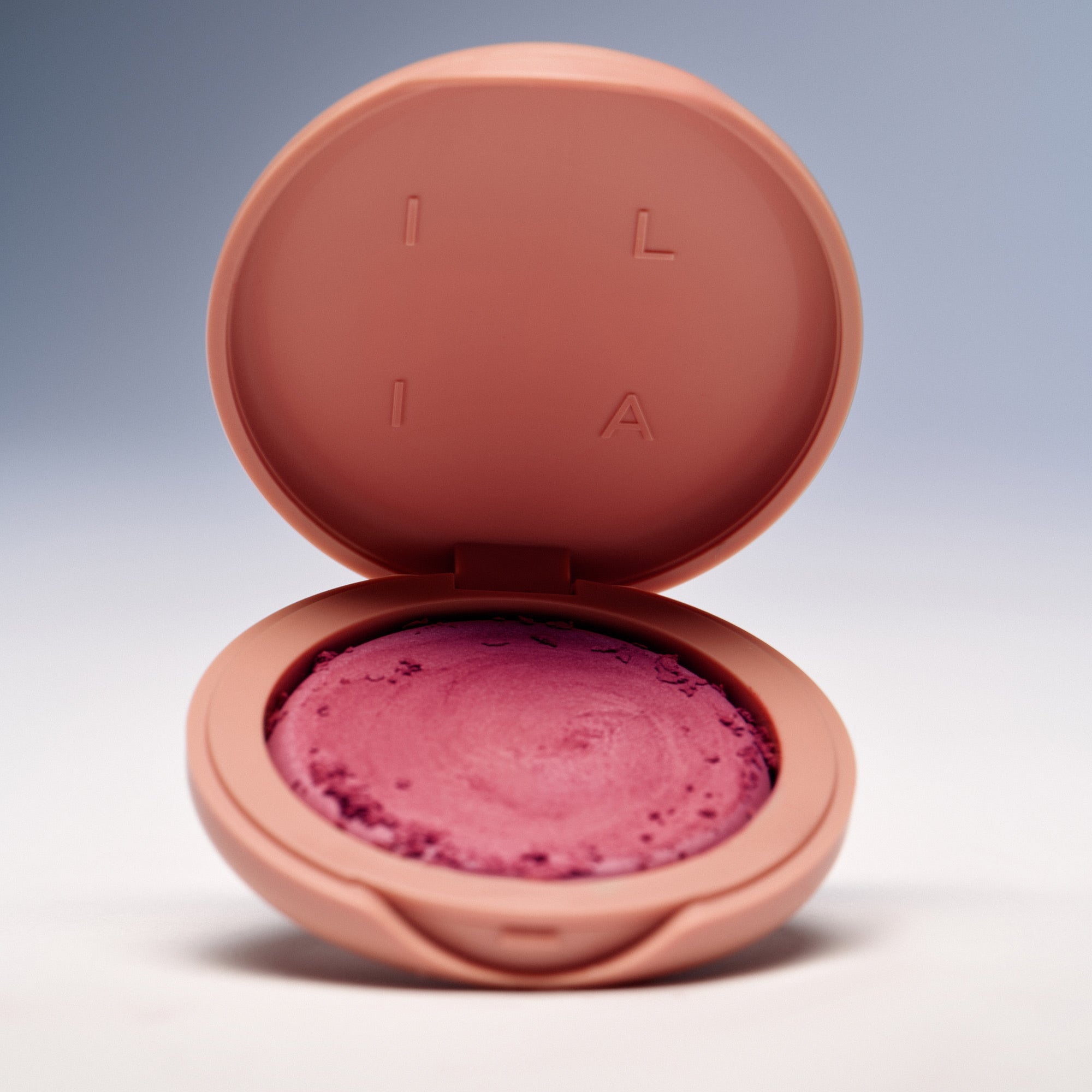 Soft Focus Blurring Blush in 8 Farbtönen - ILIA Beauty