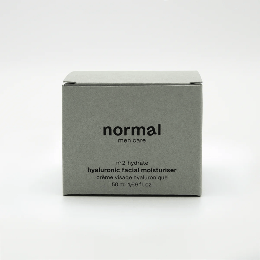 Nachhaltige Verpackung des normal mencare nº2 Hyaluronic Moisturisers aus recycelten Materialien. North Glow