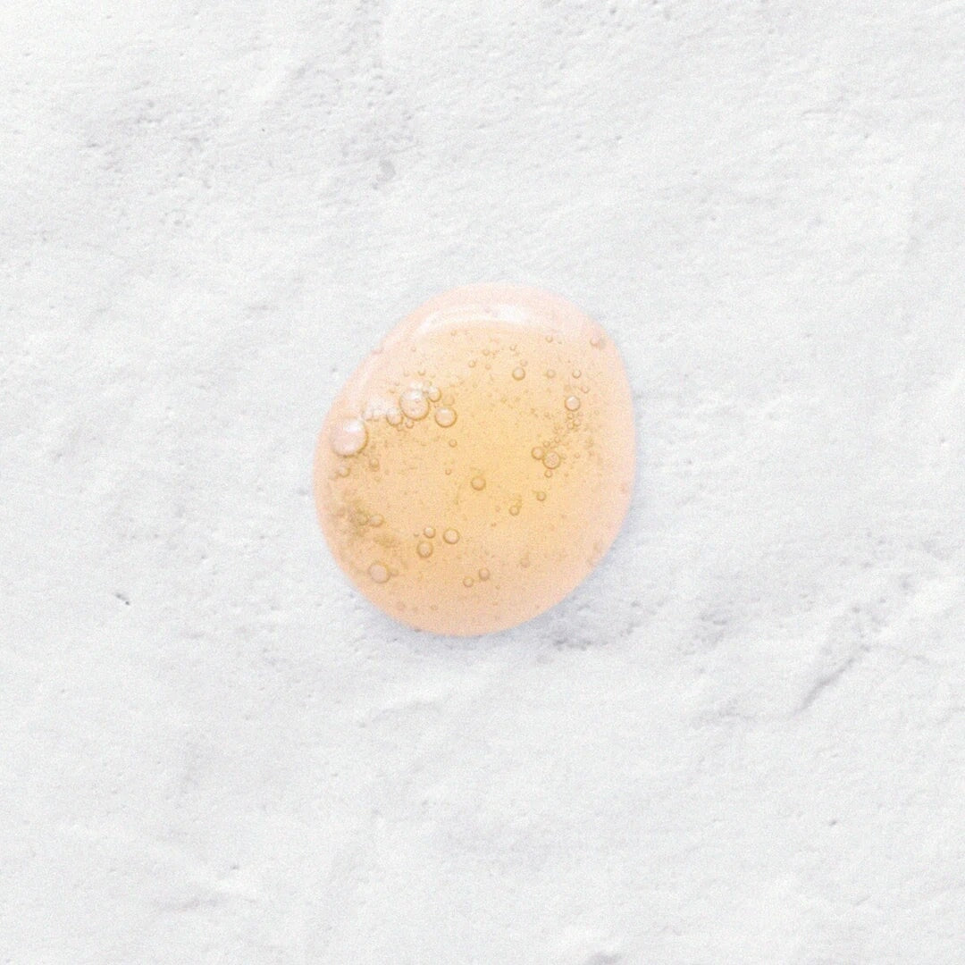 sanfte Textur des veganen Purifying Cleansers von normal mencare  North Glow