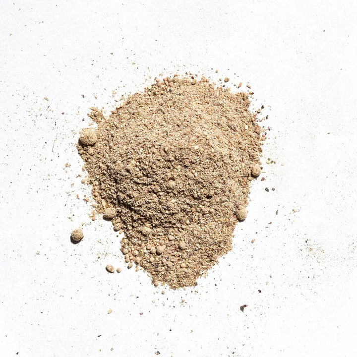 Feiner Reinigungspuder mit Rosenblüten – UMA Brightening Rose Powder Cleanser.