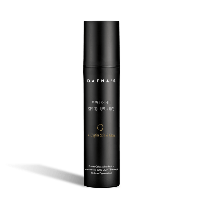 Schwarze Dafna's Velvet Shield 30 Flasche vor transparentem Hintergrund.