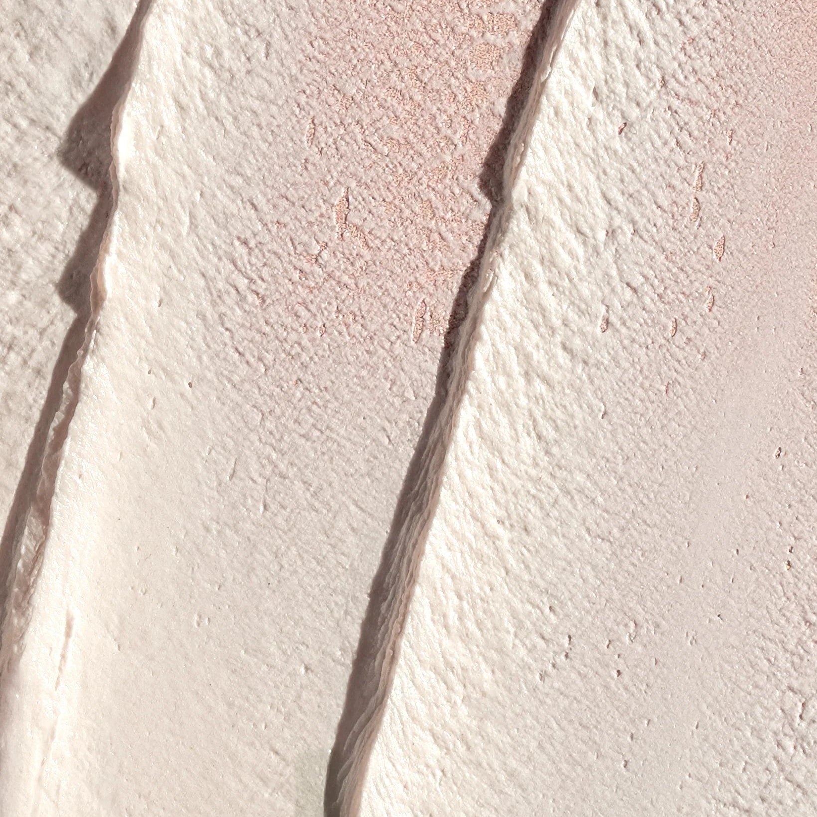 Farb- und Texturbeispiel Dafnas Velvet Shield 50.
