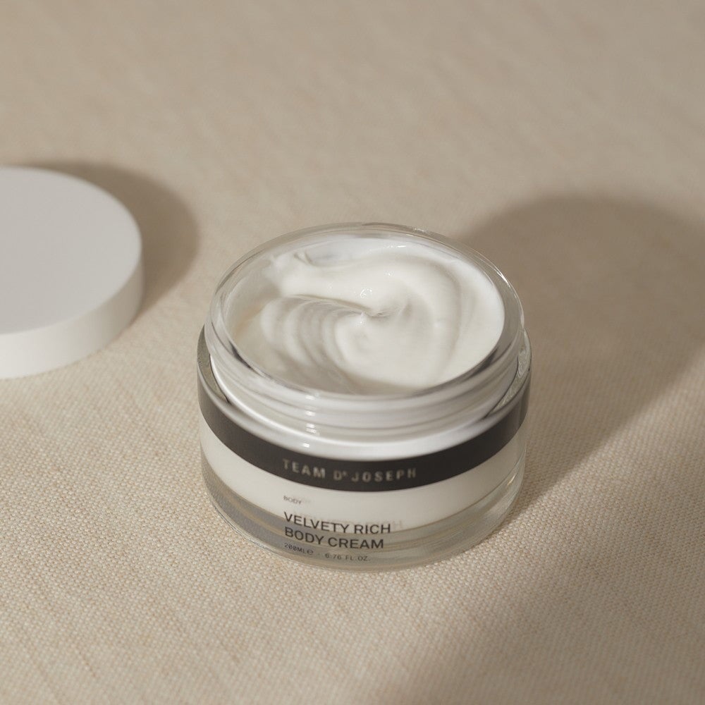 Team Dr Joseph Velvety Rich Body Cream – luxuriöse, reichhaltige Körpercreme mit cremiger Textur für trockene und sensible Haut