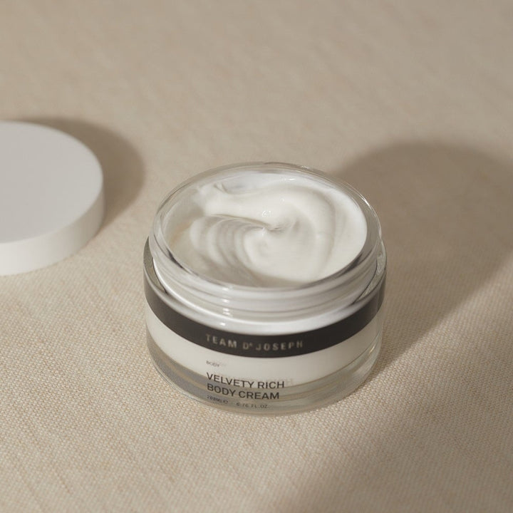 Team Dr Joseph Velvety Rich Body Cream – luxuriöse, reichhaltige Körpercreme mit cremiger Textur für trockene und sensible Haut