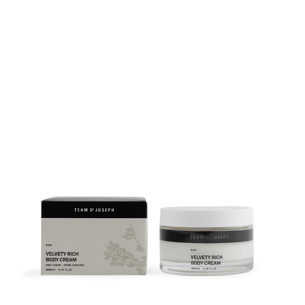 Nachhaltige Verpackung der Team Dr Joseph Velvety Rich Body Cream – vegan & made in Italy North Glow