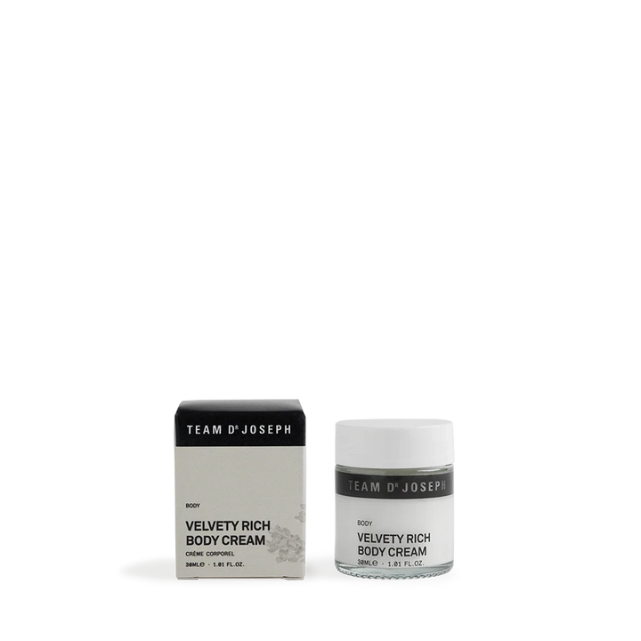 Nachhaltige Verpackung der 30ml Team Dr Joseph Velvety Rich Body Cream – vegan & made in Italy