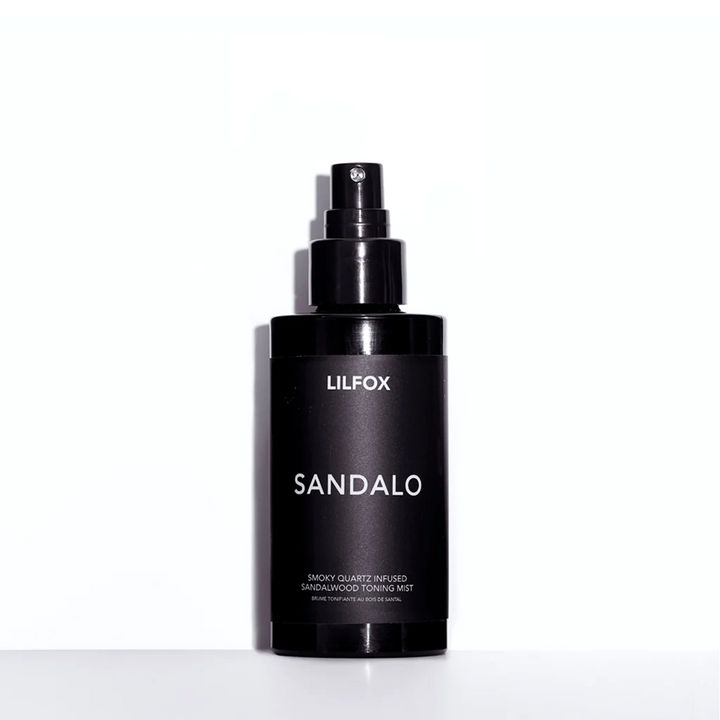 Lilfox Sandalo Toner schwarze Flasche vor weißem Hintergrund