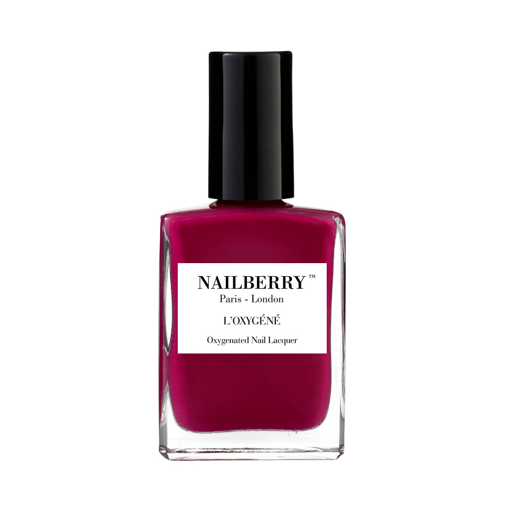 Nailberry Nagellackflasche Raspberry vor weißem Hintergrund. North Glow