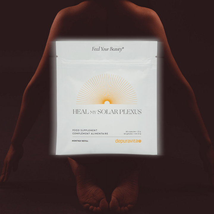 Depuravita Heal my Solarplexus Refill Verpackung vor Ausschnitt eines Frauenkörpers