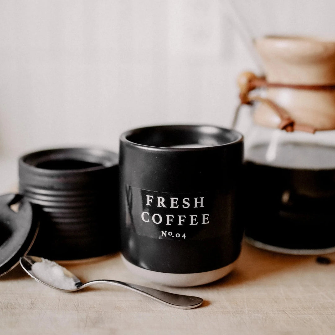 Sojawachskerze "Fresh Coffee" im schwarzen Steingutglas North Glow