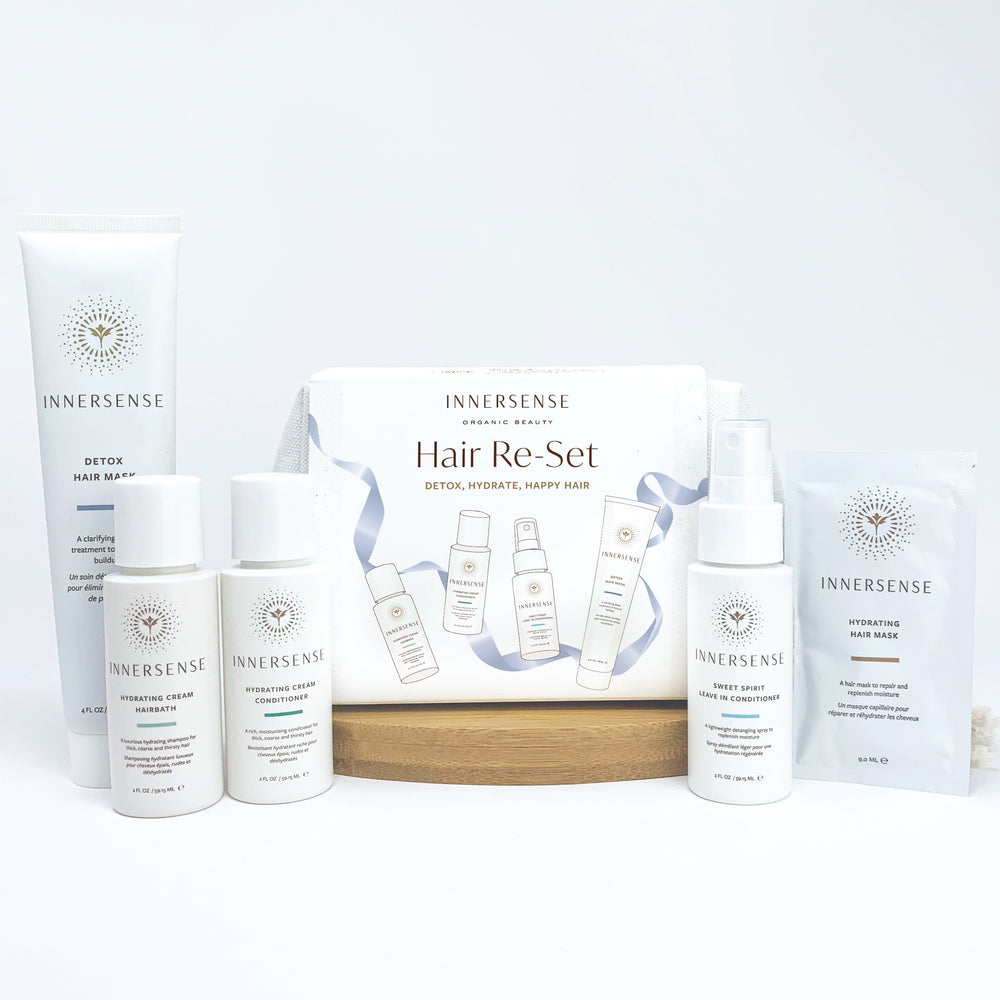 INNERSENSE Hair Re-Set Verpackung sowie alle dazugehörigen Produkte stehen nebeneinander vor weißem Hintergrund.