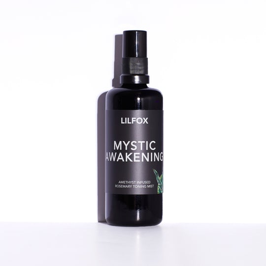 Lilfox Mystic Awakening Toner schwarze Flasche vor weißem Hintergrund North Glow