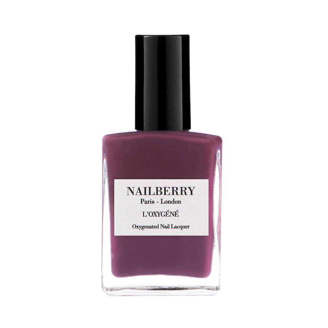 Nailberry Nagellackflasche Purple Rain vor weißem Hintergrund.