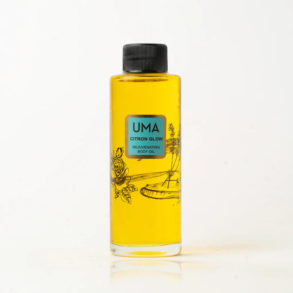 UMA Citron Glow Body Oil Flasche vor weißem Hintergrund.