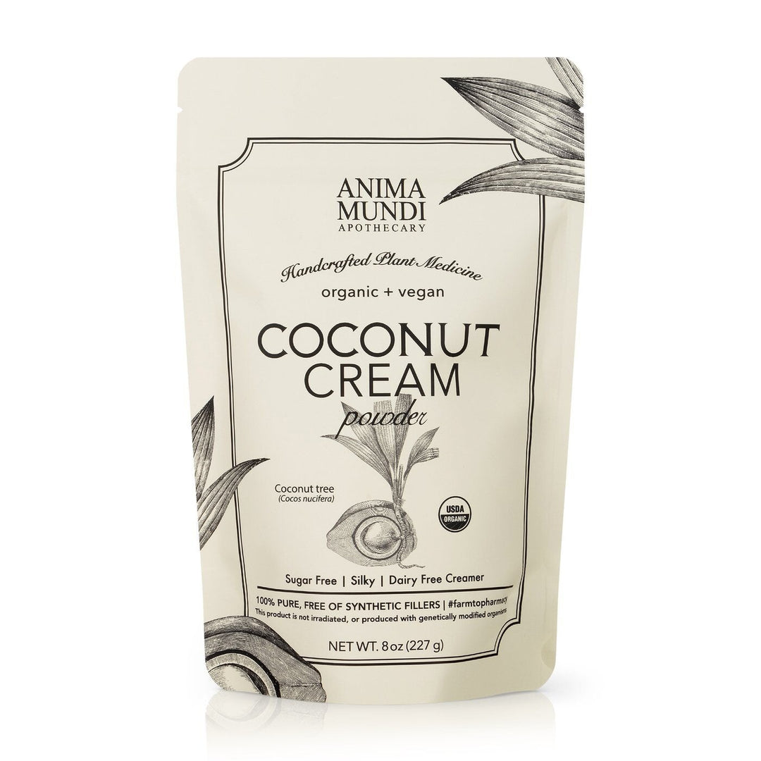 Anima Mundi Coconut Cream Powder Tüte steht vor hellem Hintergrund. North Glow