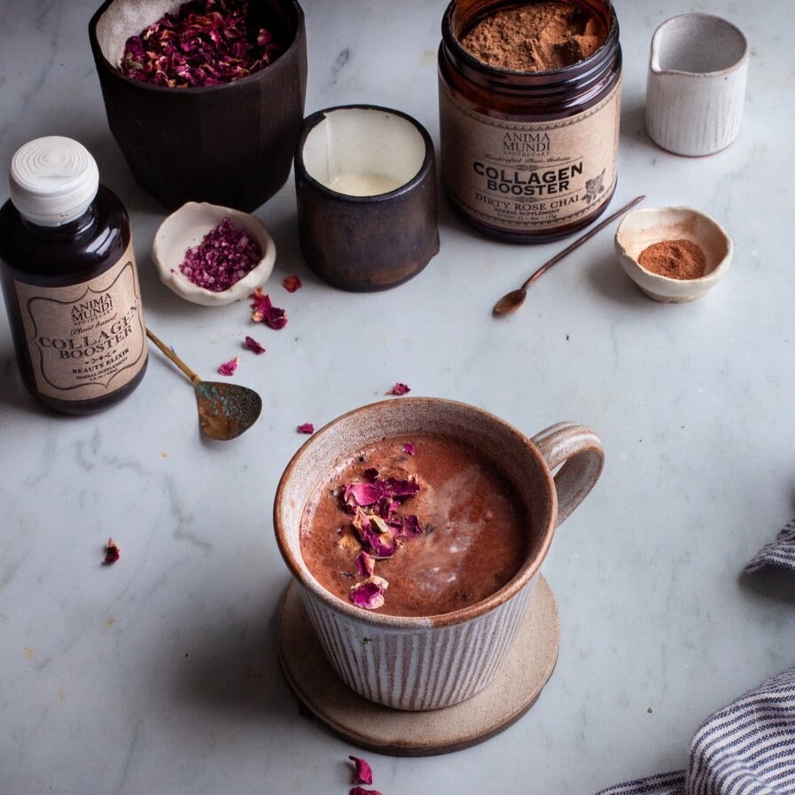 COLLAGEN BOOSTER - Dirty Rose Chai Getränkepulver von ANIMA MUNDI North Glow