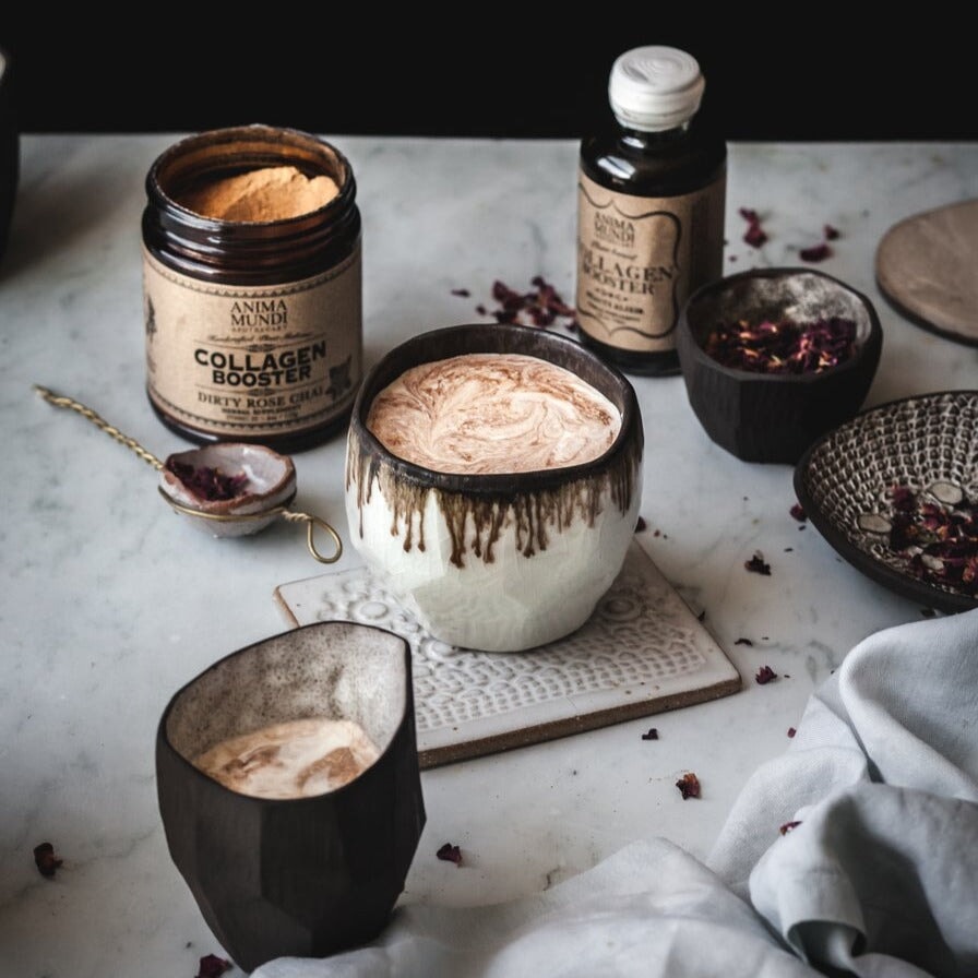 COLLAGEN BOOSTER - Dirty Rose Chai Getränkepulver von ANIMA MUNDI North Glow