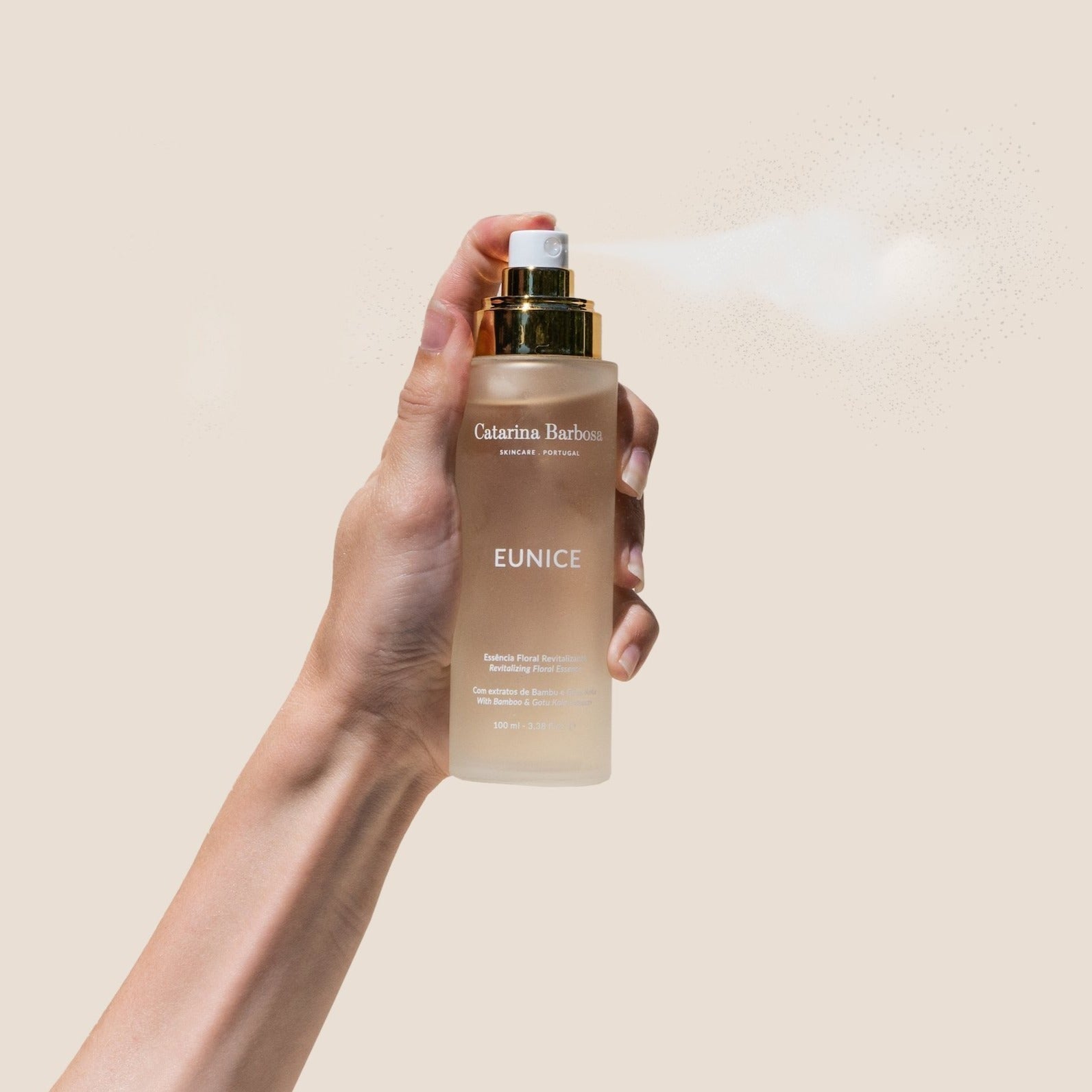 EUNICE - Feuchtigkeitsspender mit Hyaluron, Peptiden, Gotu Kola