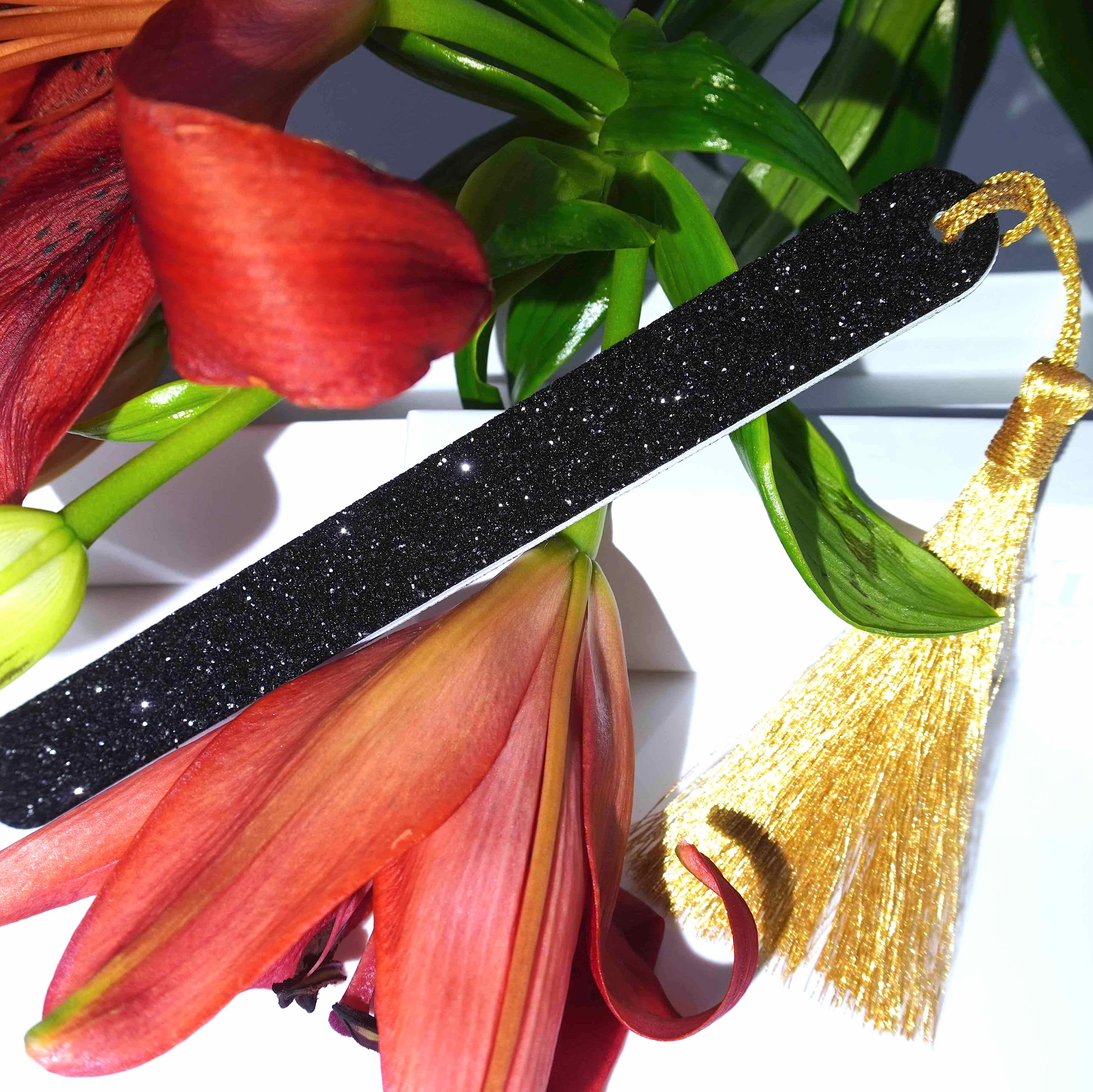 Glitzer Nagelfeile SCHWARZ mit goldenem Pompon | Kure BAZAAR