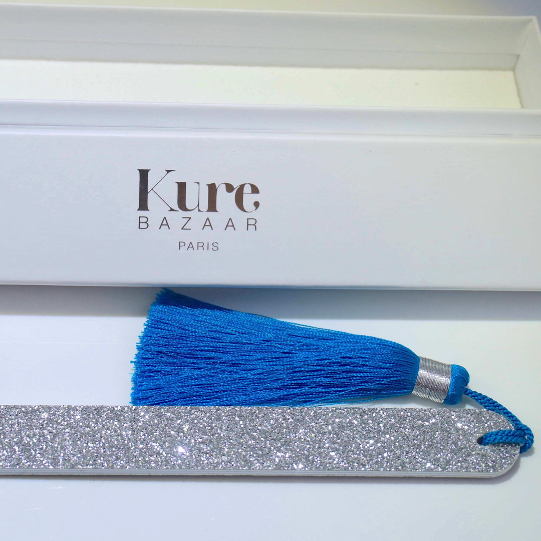 Glitzer Nagelfeile Silber mit blauem Pompon North Glow