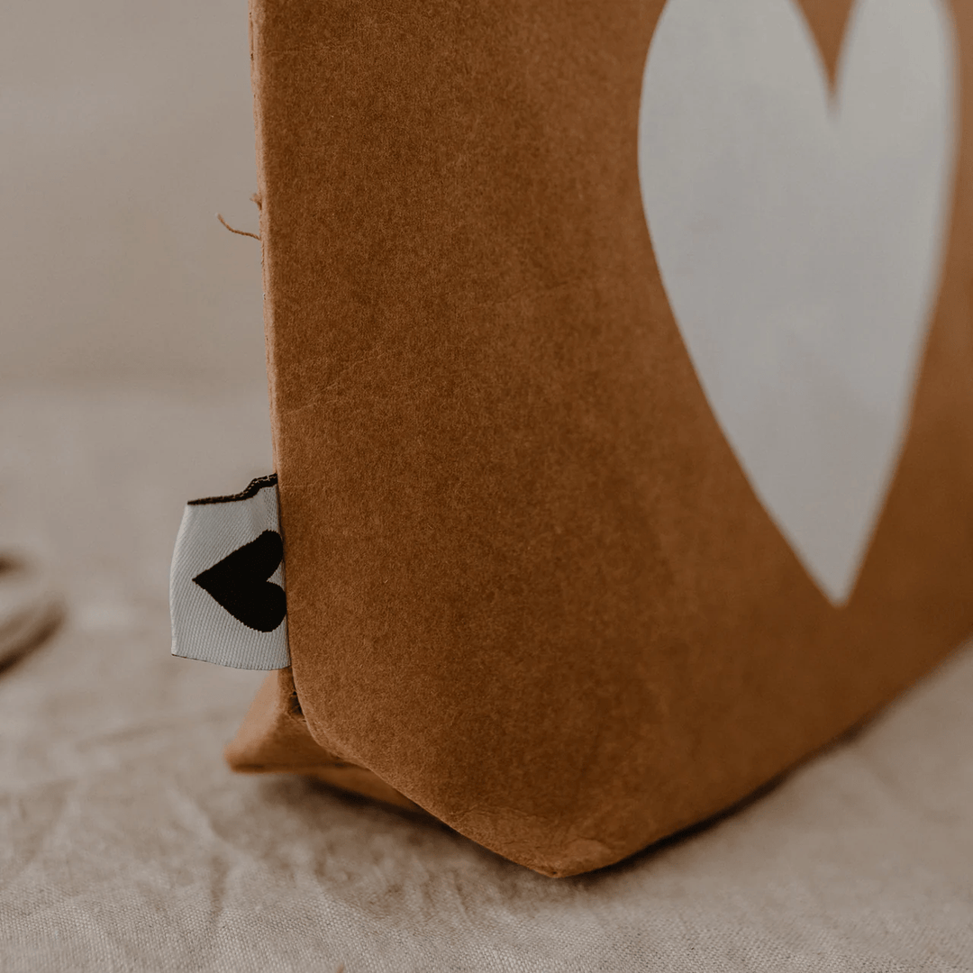 Kosmetiktasche Herz - braun, aus waschbaren Papier North Glow