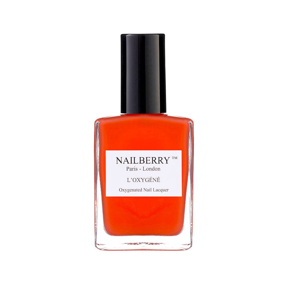 Nailberry Nagellackflasche Decadence vor weißem Hintergrund