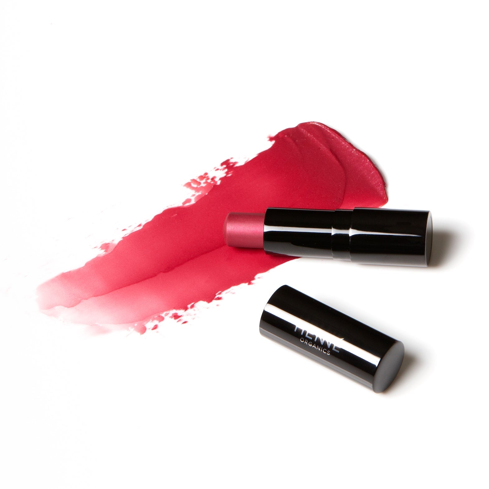 Schwarzer Lippenstift mit Farb- und Texturbeispiel der Farbe Blissful von Henné Organics.