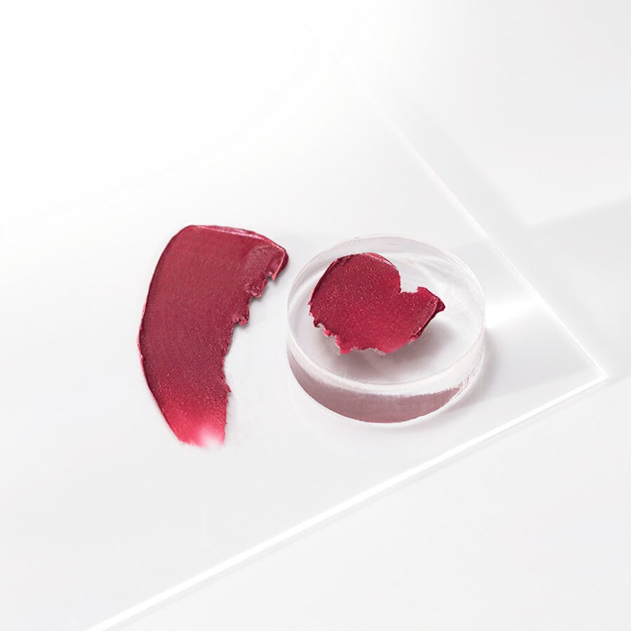 Farb- und Texturbeispiel der Lippenstiftfarbe Blissful von Henné Organics.