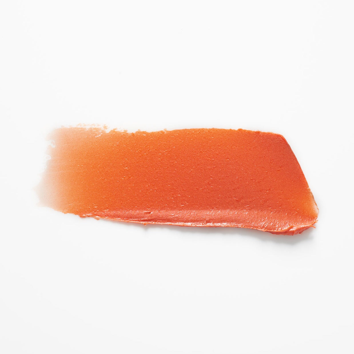 Farb- und Texturbeispiel der Lippenstiftfarbe Coral von Henné Organics.