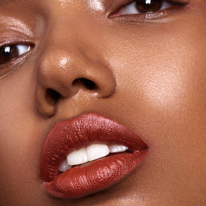 Velvet Wear Lipstick - Matter cremiger Lippenstift in sechs Farben