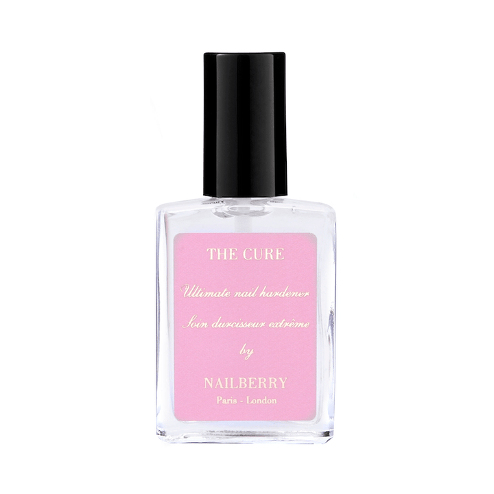 Nailberry The Cure Flasche vor weißem Hintergrund.
