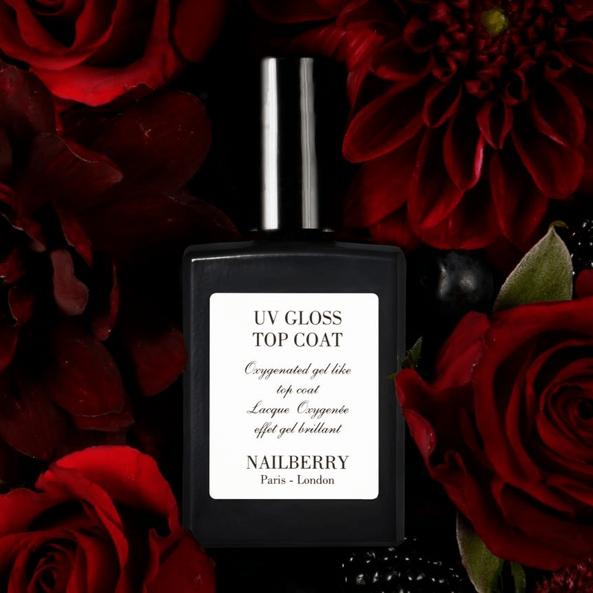 Nailberry Nagellackflasche UV Gloss Top Coat for roten Rosenblüten.